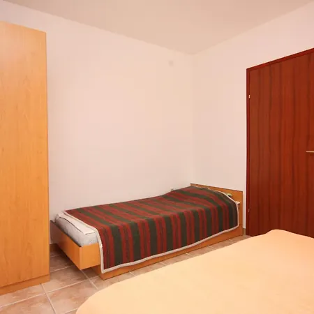 Apartments With A Parking Space Jezera, Murter - 5107 * Jezera