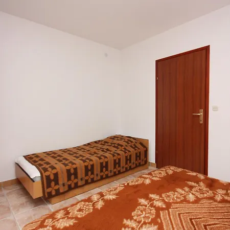 Apartments With A Parking Space Jezera, Murter - 5107 Jezera