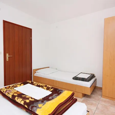 Apartment Apartments With A Parking Space Jezera, Murter - 5107