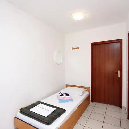 Apartment Apartments With A Parking Space Jezera, Murter - 5107 *