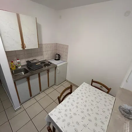 Apartment Apartments With Parking Space Jezera, Murter - 5107