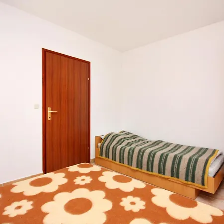 Apartment Apartments With Parking Space Jezera, Murter - 5107
