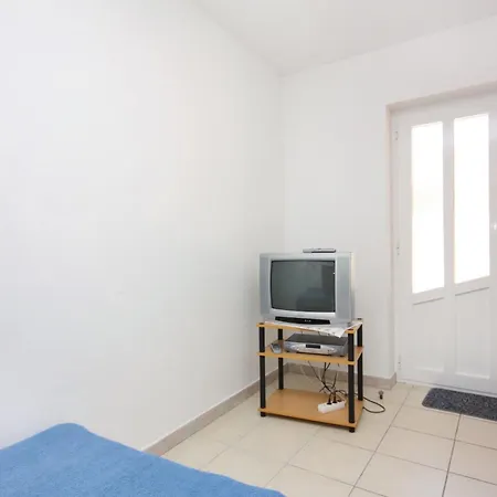 Apartments With Parking Space Jezera, Murter - 5107 Apartment Jezera