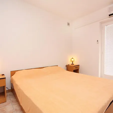 Apartments With Parking Space Jezera, Murter - 5107 Jezera