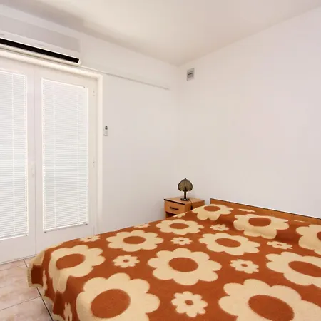 Apartman Apartments With A Parking Space Jezera, Murter - 5107 Jezera