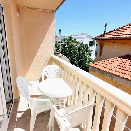 Apartamento With Parking Space Jezera, Murter - 5107