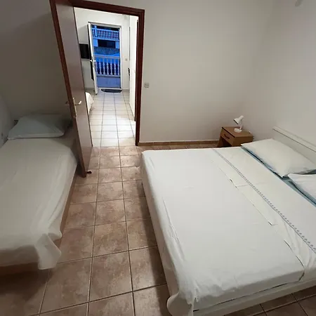 Apartman Apartments With A Parking Space Jezera, Murter - 5107 *
