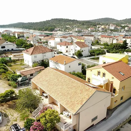 Apartments With A Parking Space Jezera, Murter - 5107 *
