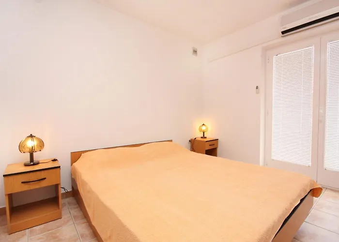 With Parking Space Jezera, Murter - 5107 제제라